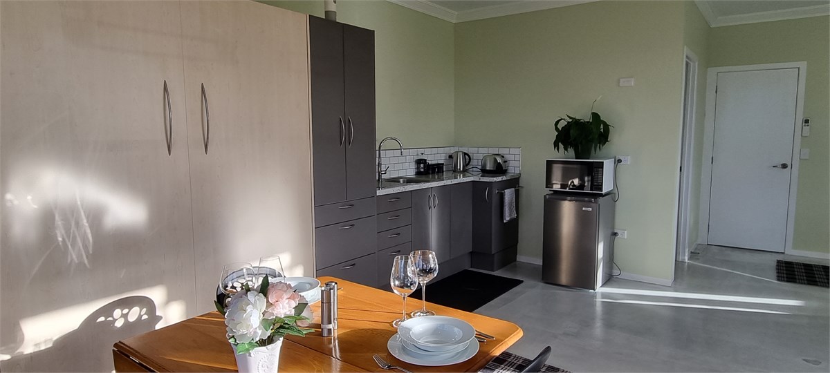 Kitchenette and dining area