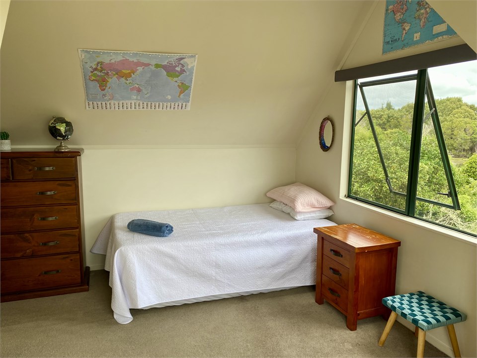 Upstairs king single bedroom