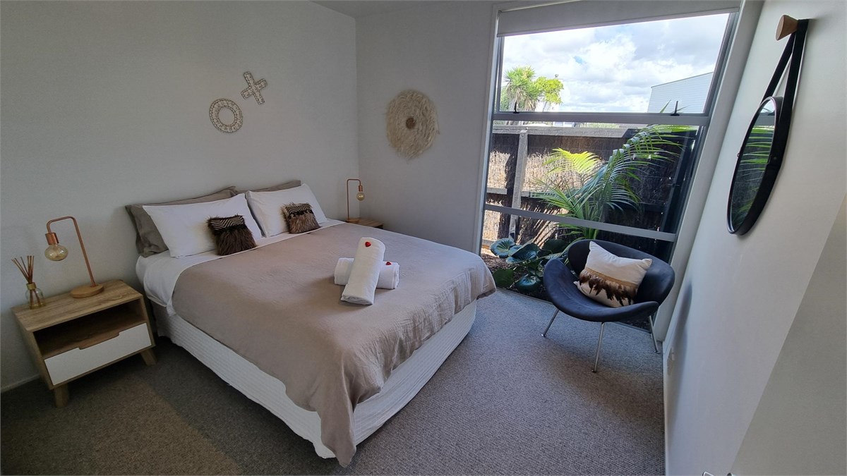 Comfy Queen bed and selection of pillows