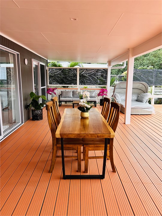 Outside Dining and Lounge