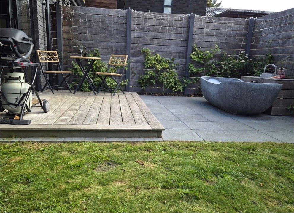 Private outdoor bath - fits 2 people