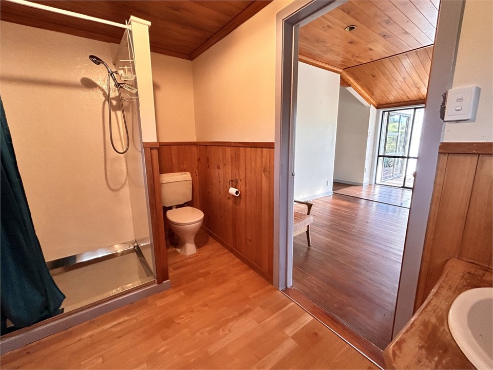 Bathroom 2 with toilet and shower