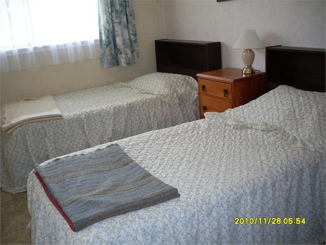 Seperate bedroom, 2 single beds