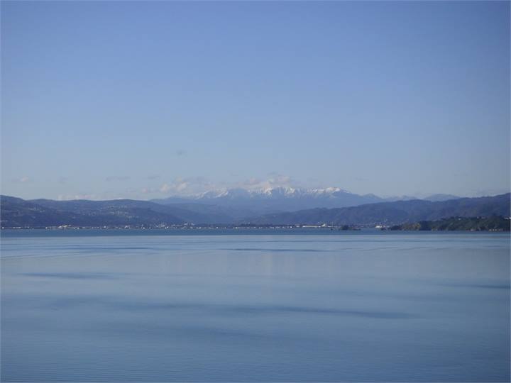 Harbour views with the Tararua ranges