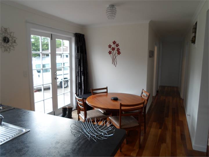 Breakfast Bar/Dining onto Deck