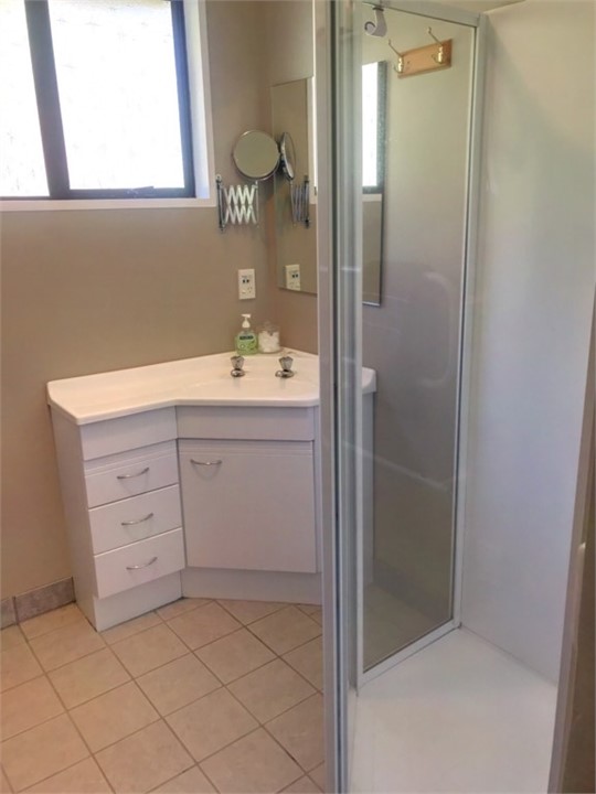 Downstairs bathroom (shower only)