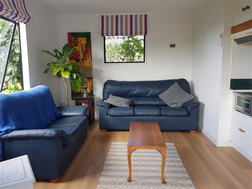 Lounge/kitchenette. Cosy lounge with heat pump/air