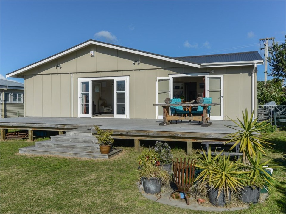 Harper Haven (Bachcare) Waimarama Beach Bach for rent Holiday Houses