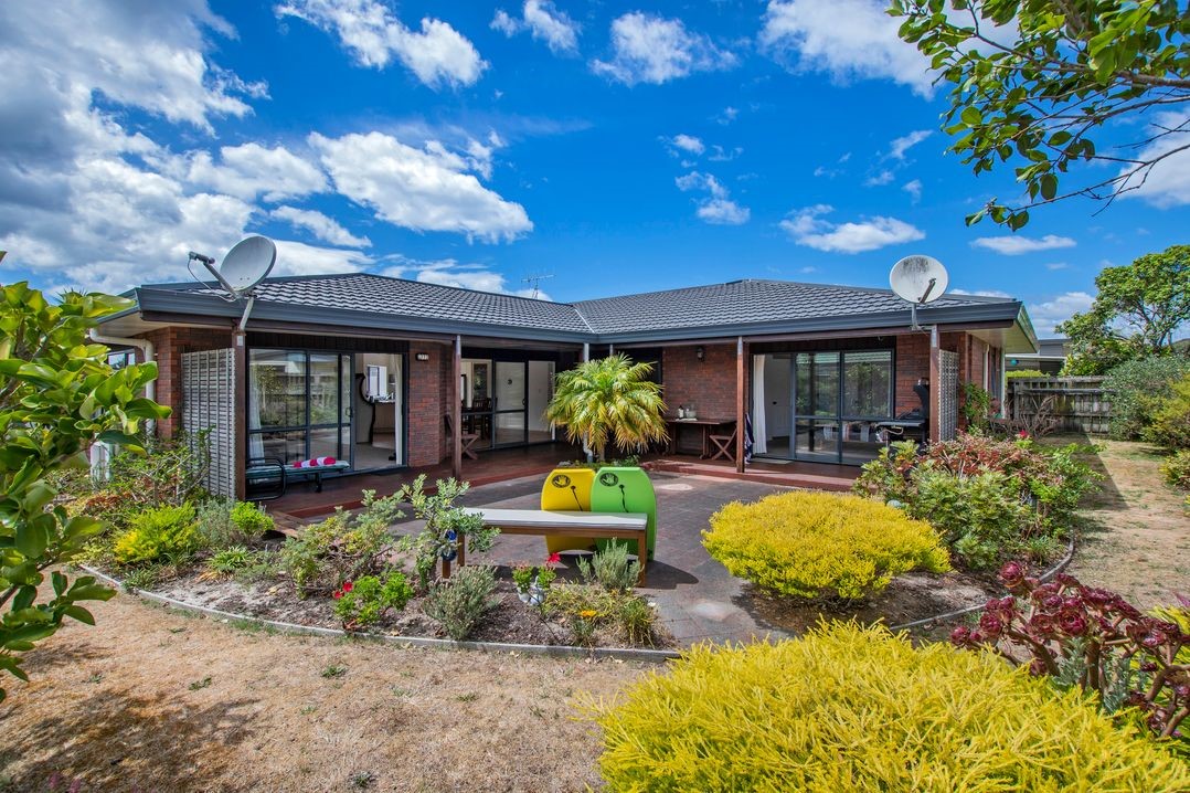Bream Bay Bach (Bachcare) Ruakaka Holiday Home for rent Holiday Houses