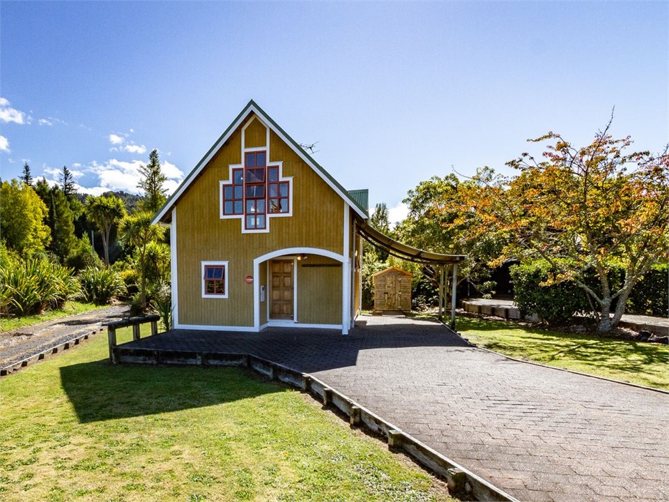 The Gingerbread House (Bachcare) Ohakune Holiday Home for rent