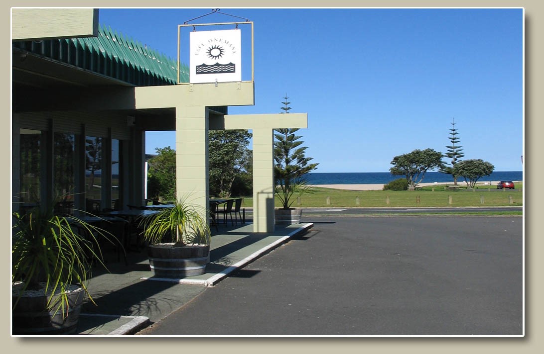 Local eating to enjoy at Onemana Boatshed Cafe