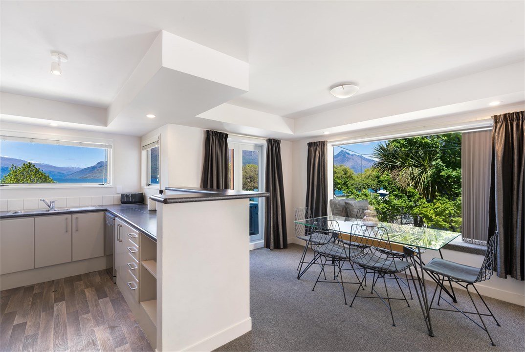 Lakefront Gem | Absolute Waterfront Aura Queenstow