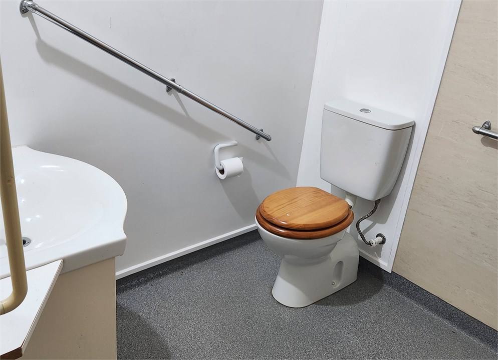Accessible ensuite in King Room