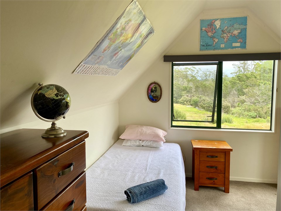 Upstairs king single bed with pull out trundler be