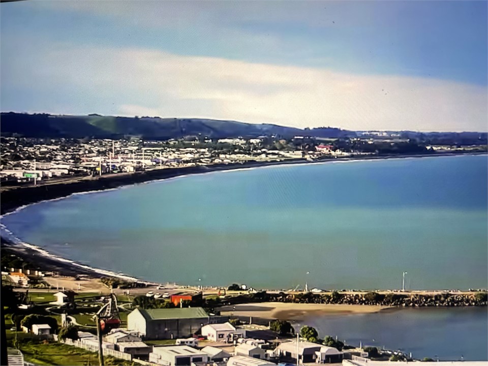 Oamaru Harbour north towards Pukeruri