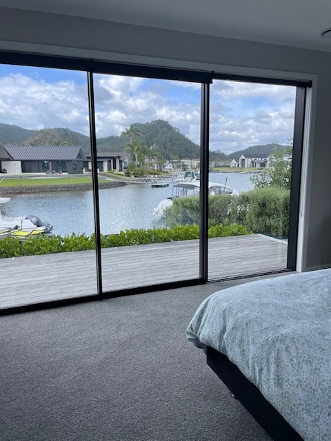 WATERFRONT DOWNSTAIRS MASTER ROOM