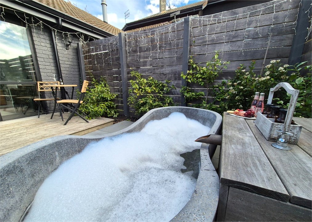 Private outdoor bath - fits 2 people