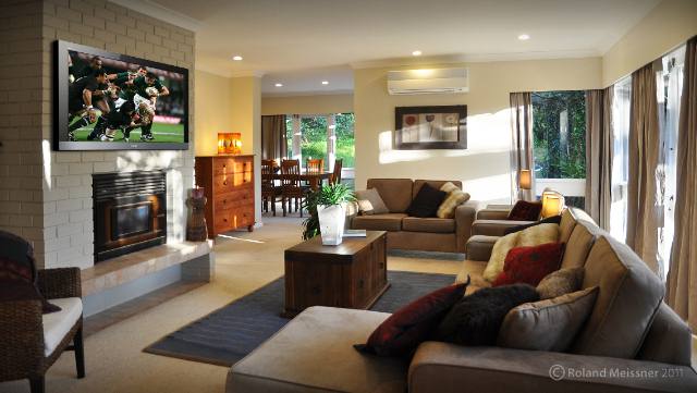 House Livingroom with outdoor flow to large deck