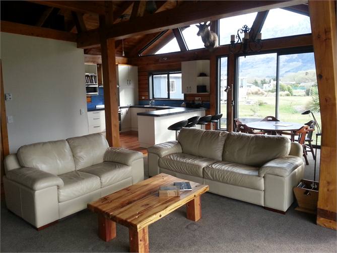 Looking from lounge towards kitchen