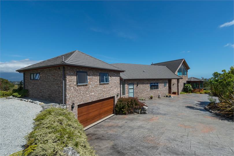 Beau Vista Pohara house and parking areas