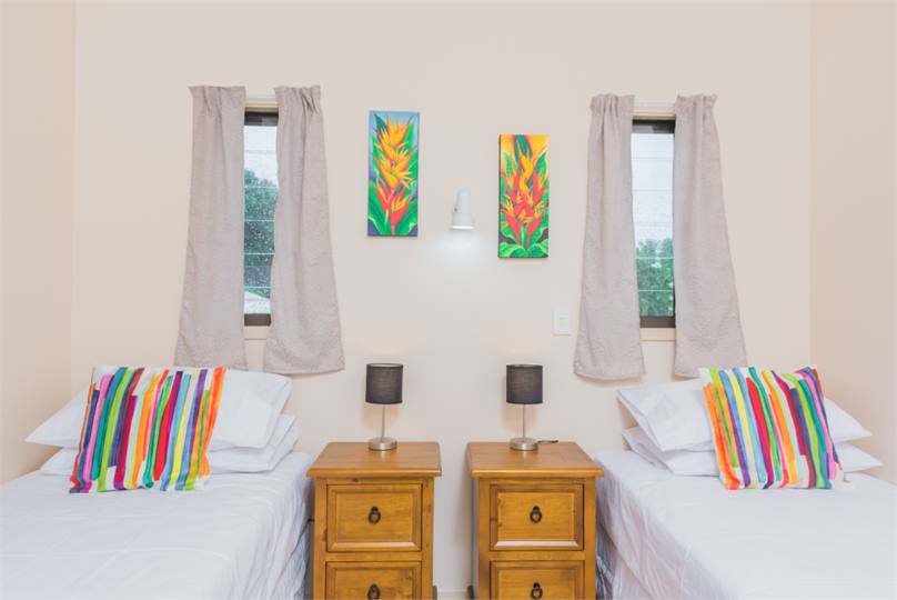 Bedroom 2 single king beds - Copy