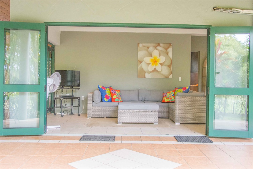 Wide opening doors for cool breeze ventilation