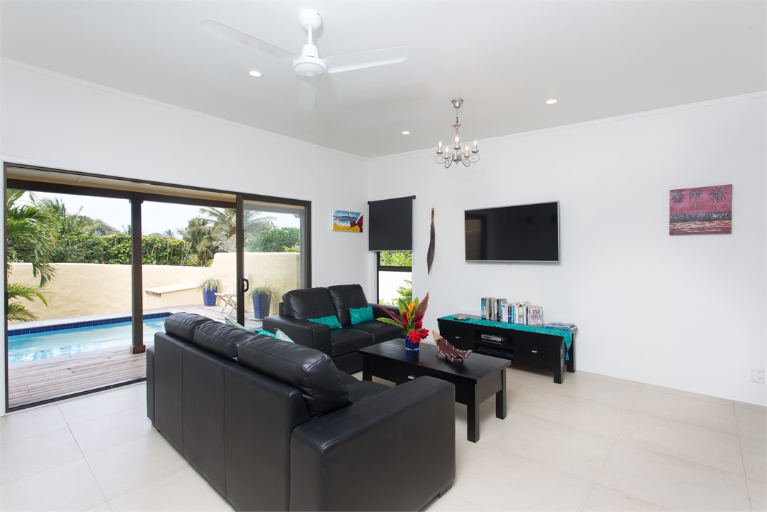 Spacious living room