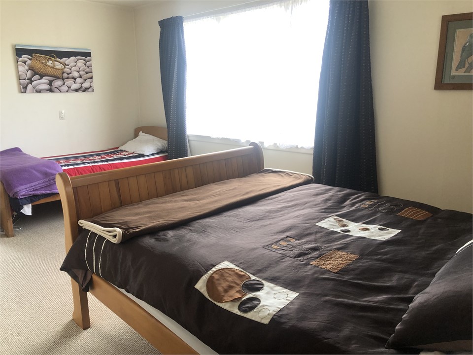 Extra bed in main bedroom