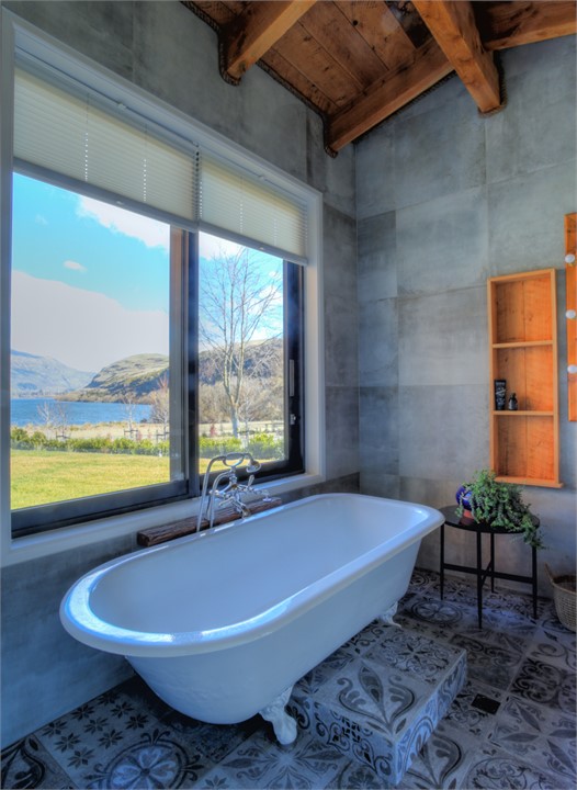 Hard to get out of the bath with these views!