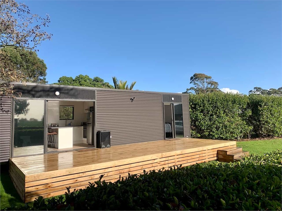 Modern One Bedroom Tiny Home with Full Kitchen Bombay Cabin for rent