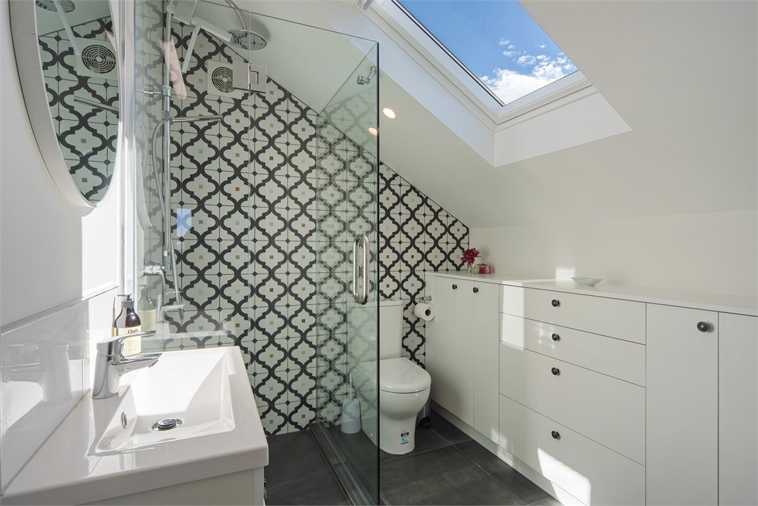 Upstairs Master ensuite bathroom