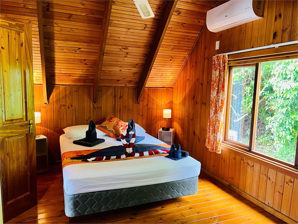 Bedroom 4 with air-conditioning