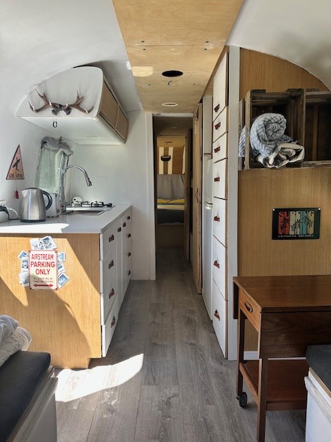 KItchen, fridge and drawers layout