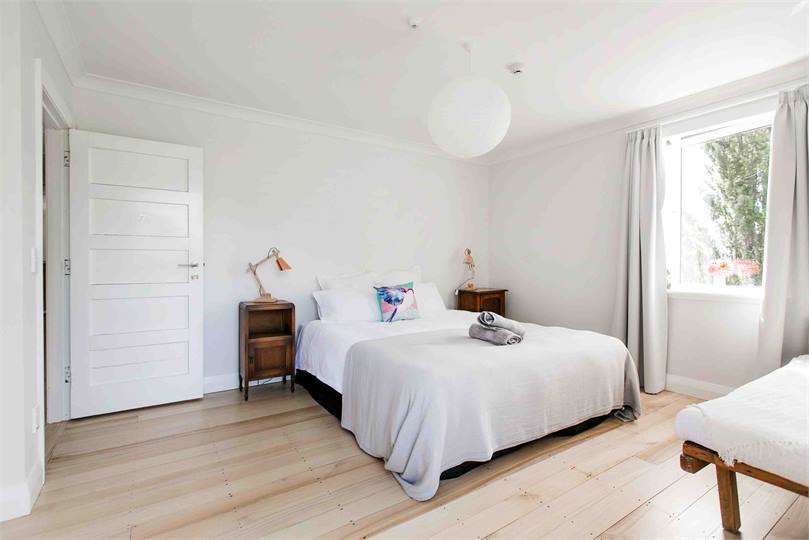 Bedrooms 4 and 7 - ensuite King/Twin room with bal