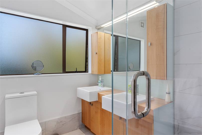 Ensuite off the main bedroom