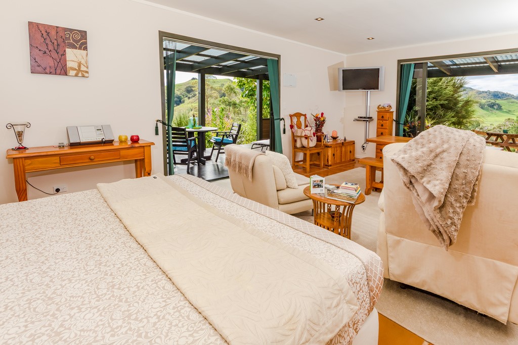 Suite C  - open plan king/dining/lounge