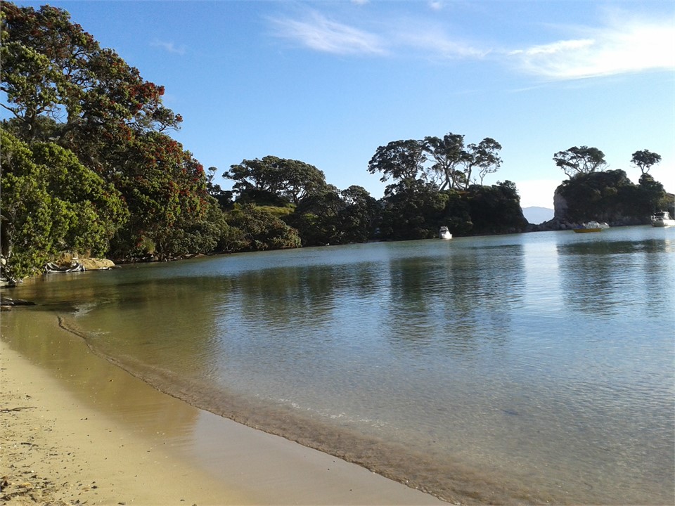 Pa Beach  ,  Tryphena