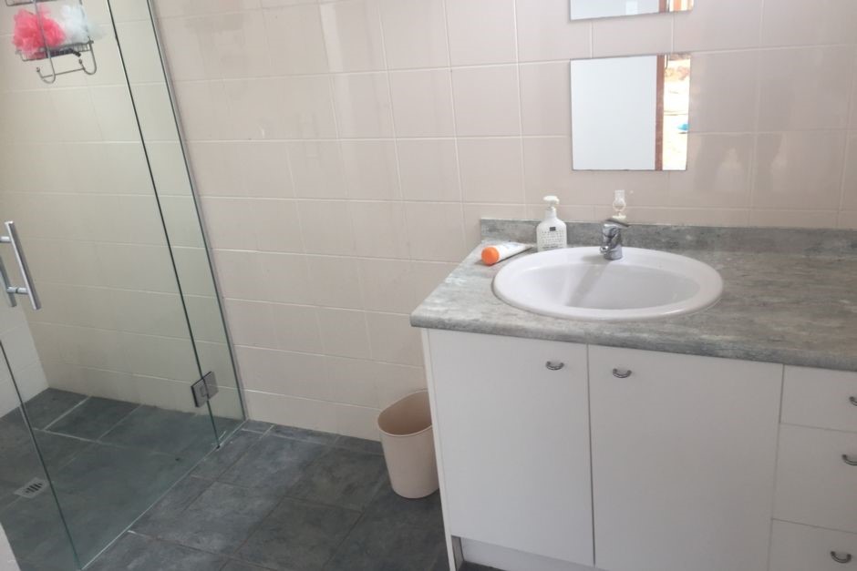 Main bathroom, WC seperate