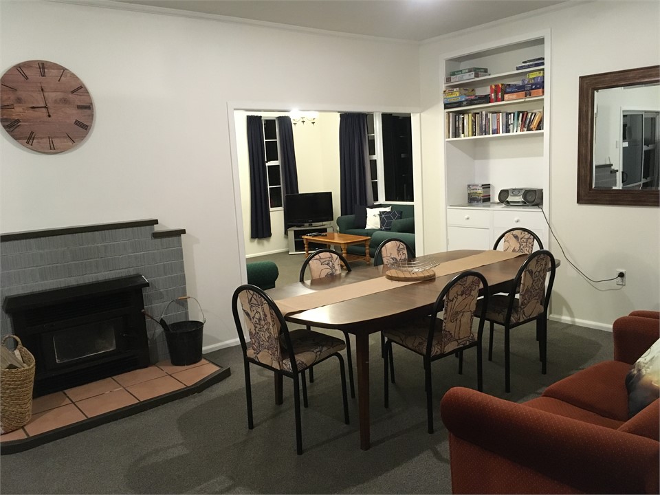 kitchen/dining room through to lounge