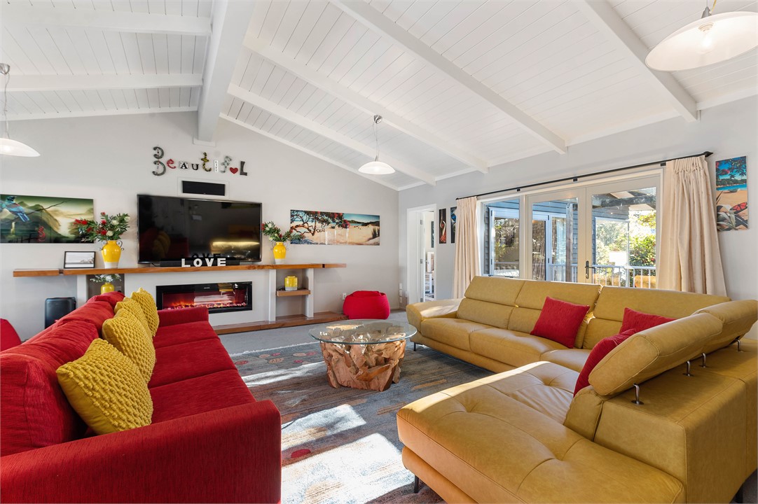 Spacious Open Plan Lounge