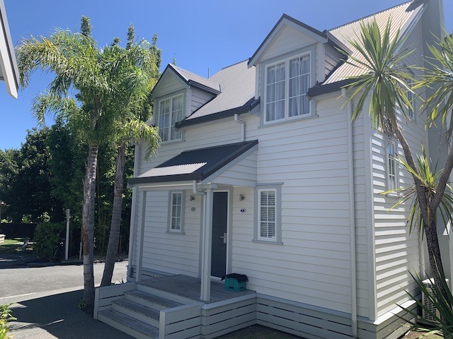 Butterfly Cottage - part of the Russell Cottages C