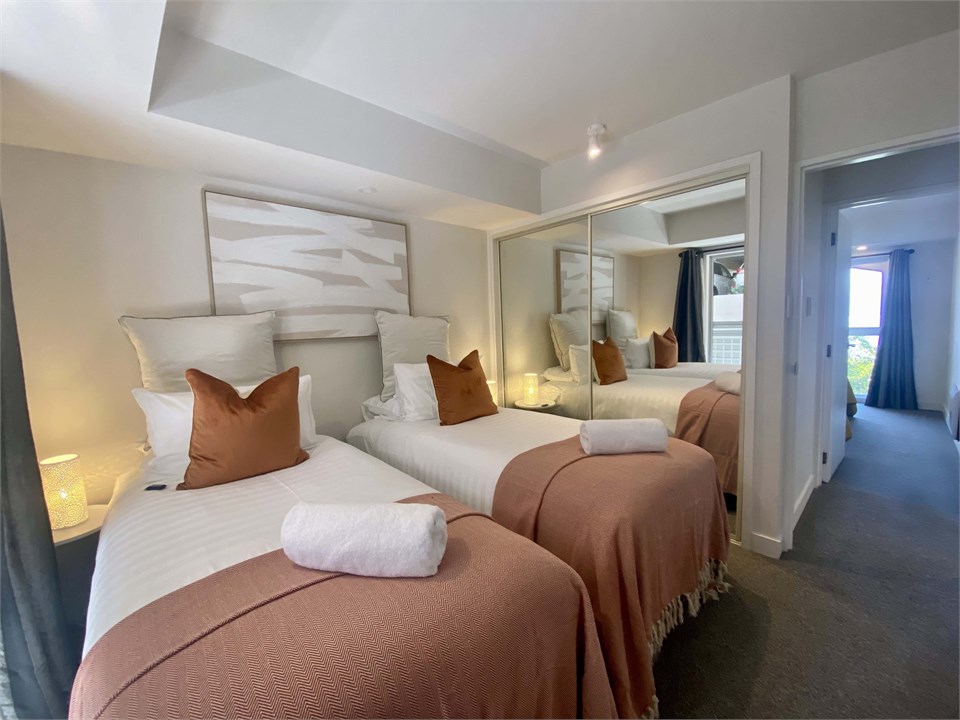 Lakefront Gem | Absolute Waterfront Aura Queenstow