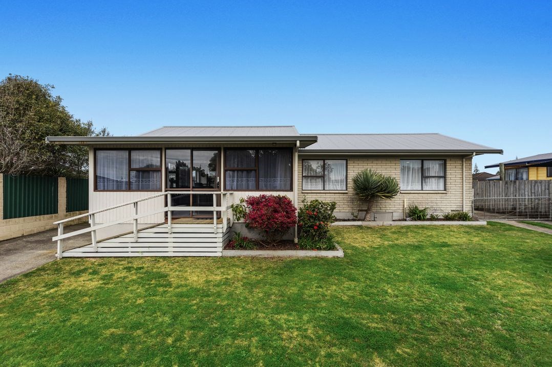 A Stones Throw (Bachcare) Whakatane Holiday Home for rent Holiday