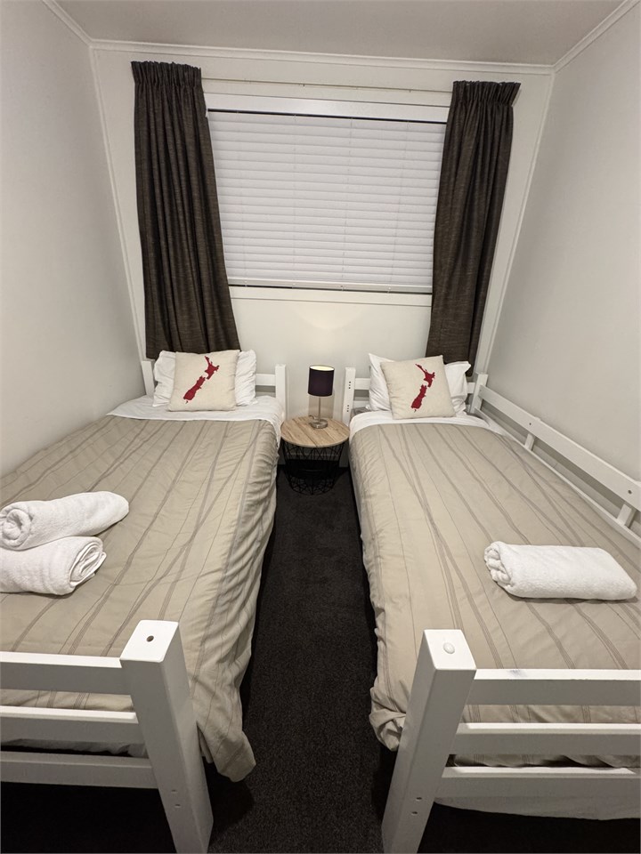 Bedroom 3 with 2 Single Beds