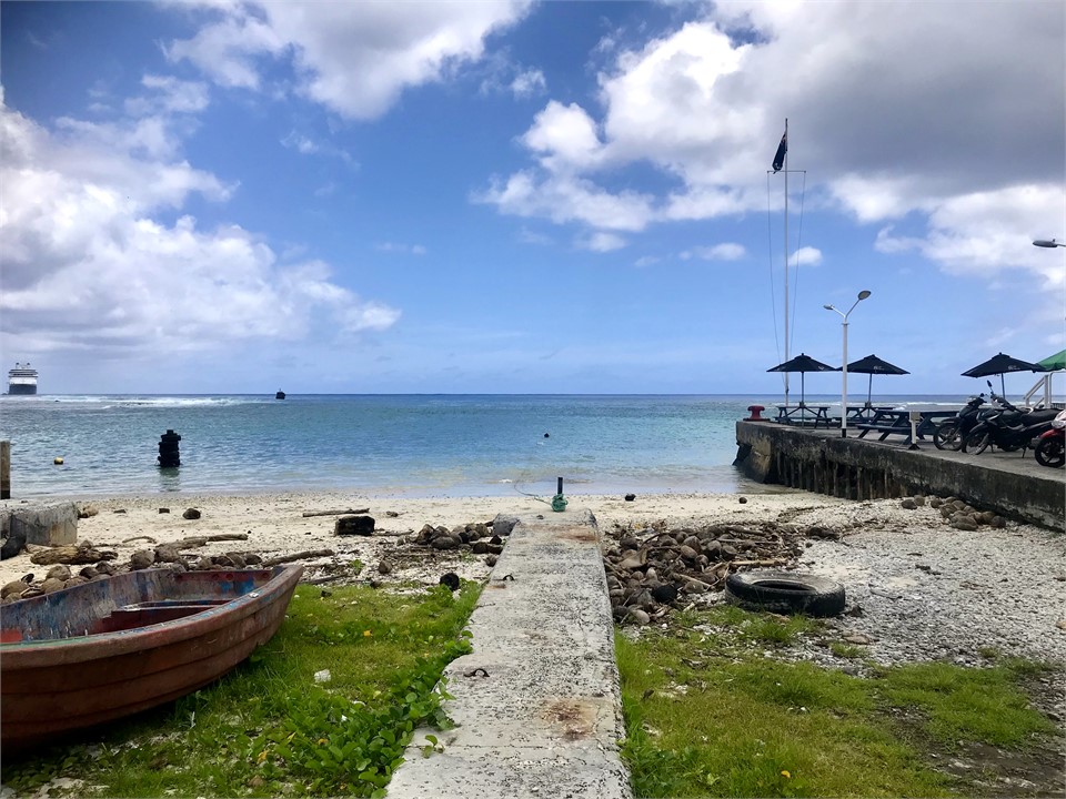 3 min walk to Trader Jacks