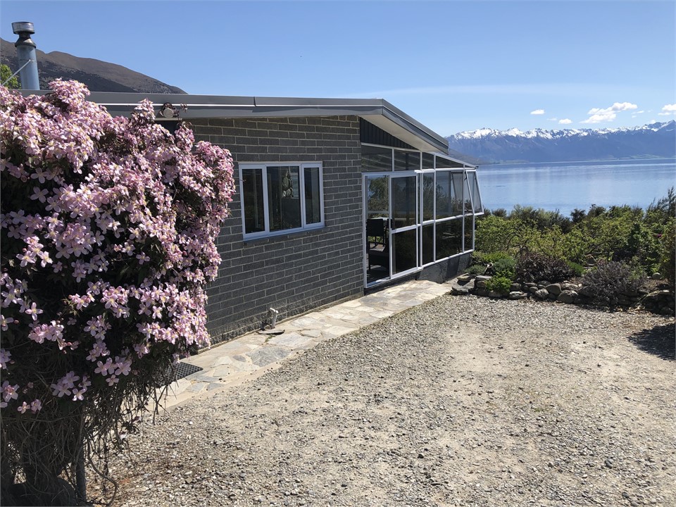 Stonycroft Lakefront House Lake Hawea Holiday Home for rent