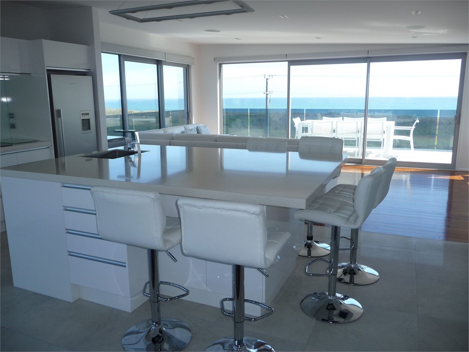 Large 6 seater breakfast bar