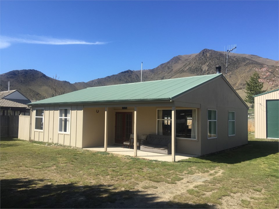 Ted's Terrific Treat Omarama Bach for rent Holiday Houses