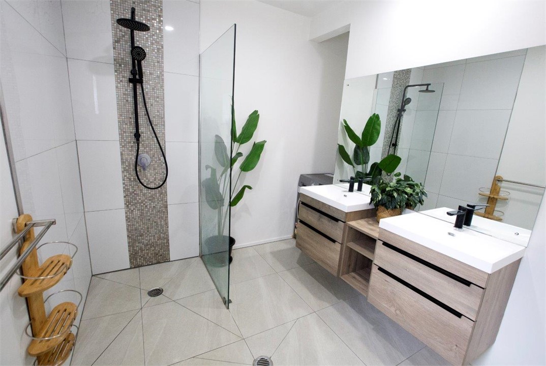 Main bathroom