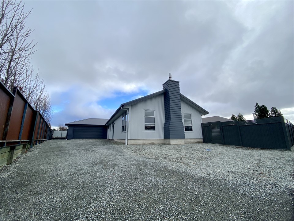 Remarkable Rhoboro Retreat Twizel Holiday Home for rent Holiday Houses